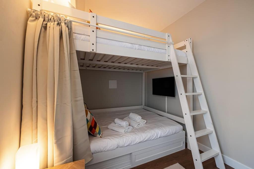 Elegant And Chic 2 Bedroom With Pool *