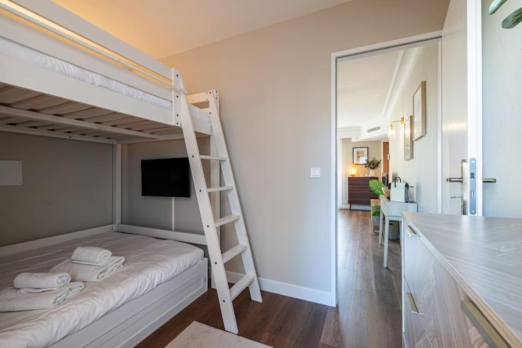 Elegant And Chic 2 Bedroom With Pool Appartement Cannes