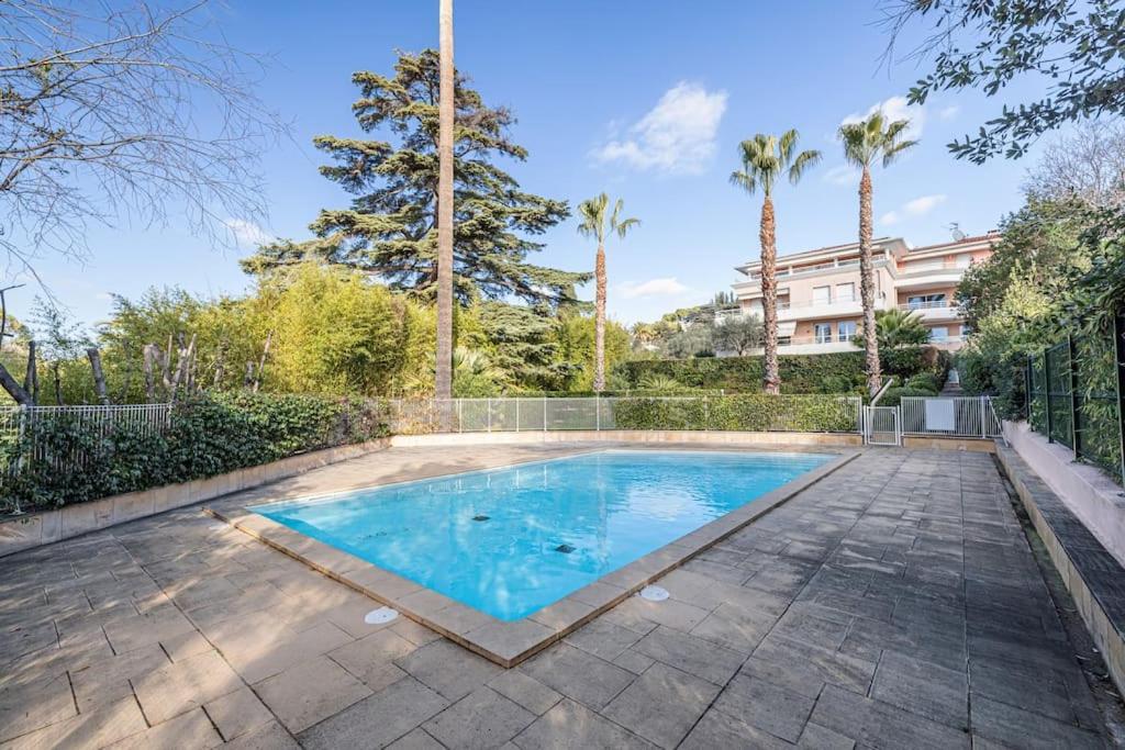 Elegant And Chic 2 Bedroom With Pool Appartement Cannes